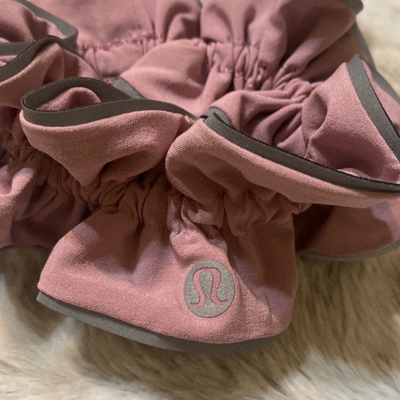 NWT LULULEMON Light Locks Scrunchie - Picture 8 of 16